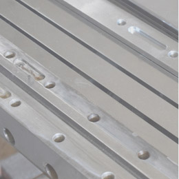 电镀或氮化(镀铬层达到0.03-0.05mm以上,氮化层渗透达到3-5mm)
